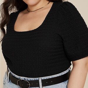 EUC. Maurices 2X. Black Textured Short Sleeve Blouse.